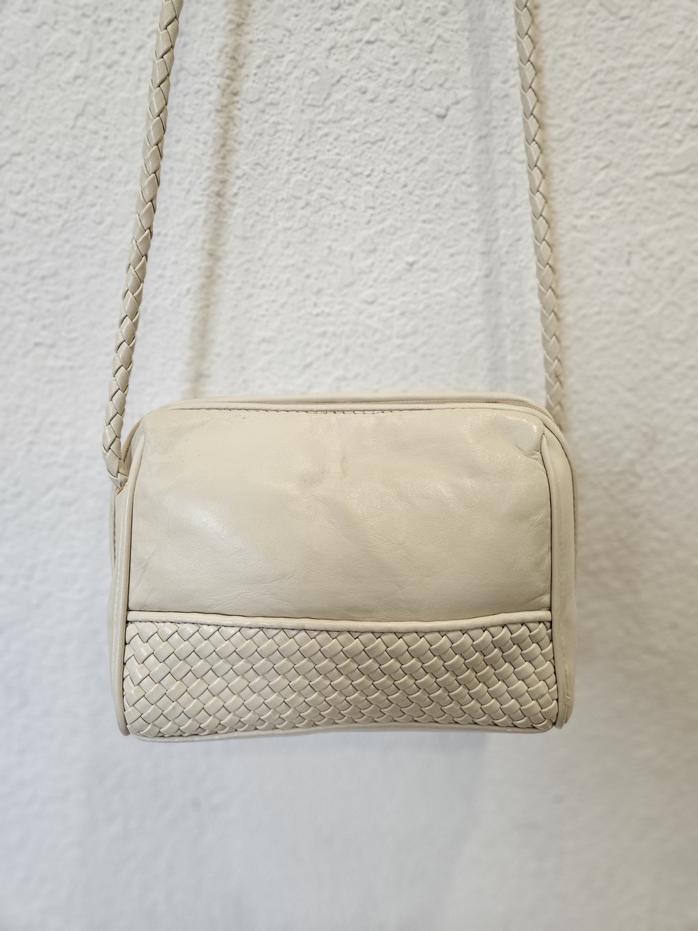 1980s Vintage Cream Leather Intrecciato Basket Weave Camera Crossbody Purse
